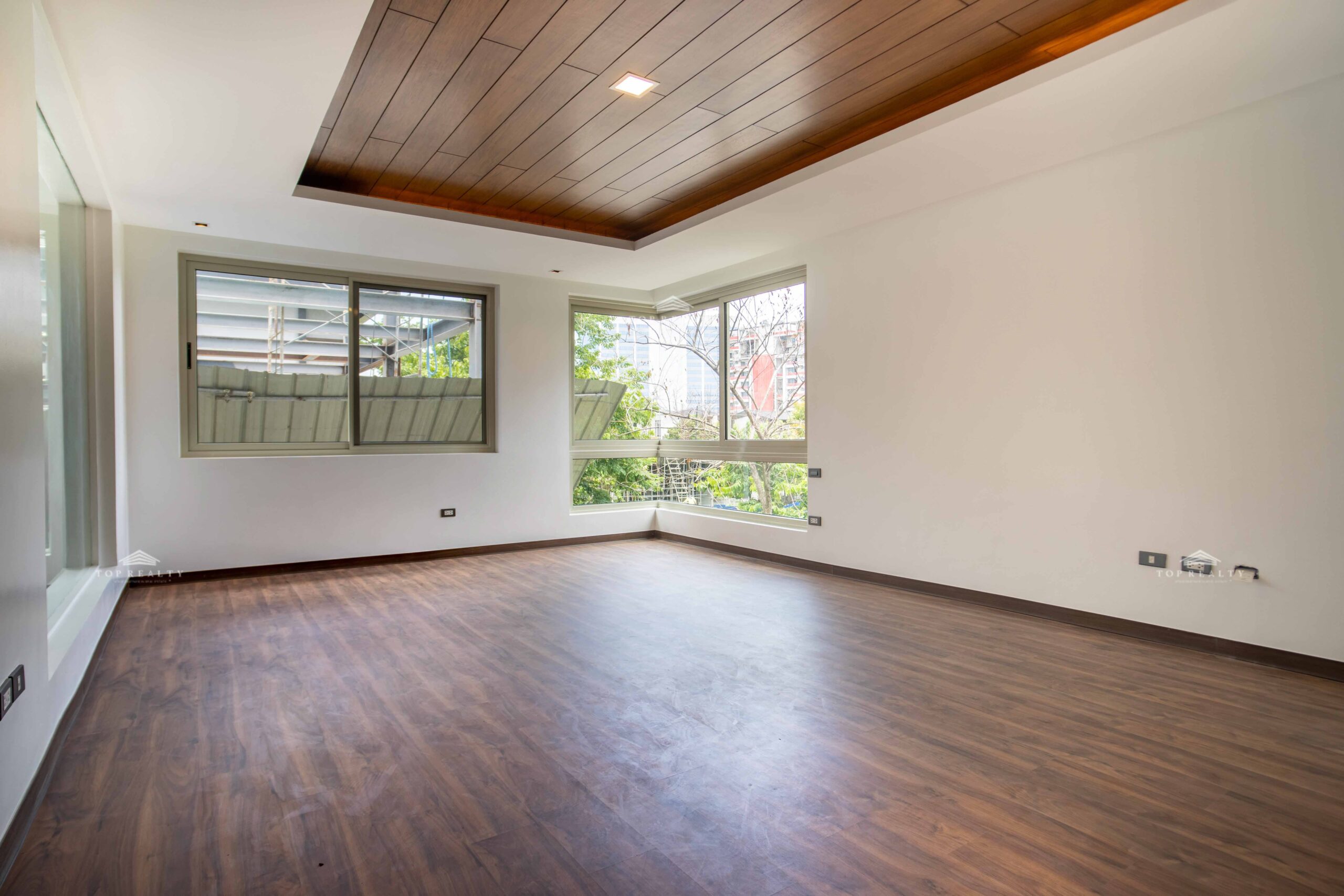 Top Realty Corporation DS881731 Mckinley West Village I Six Bedroom