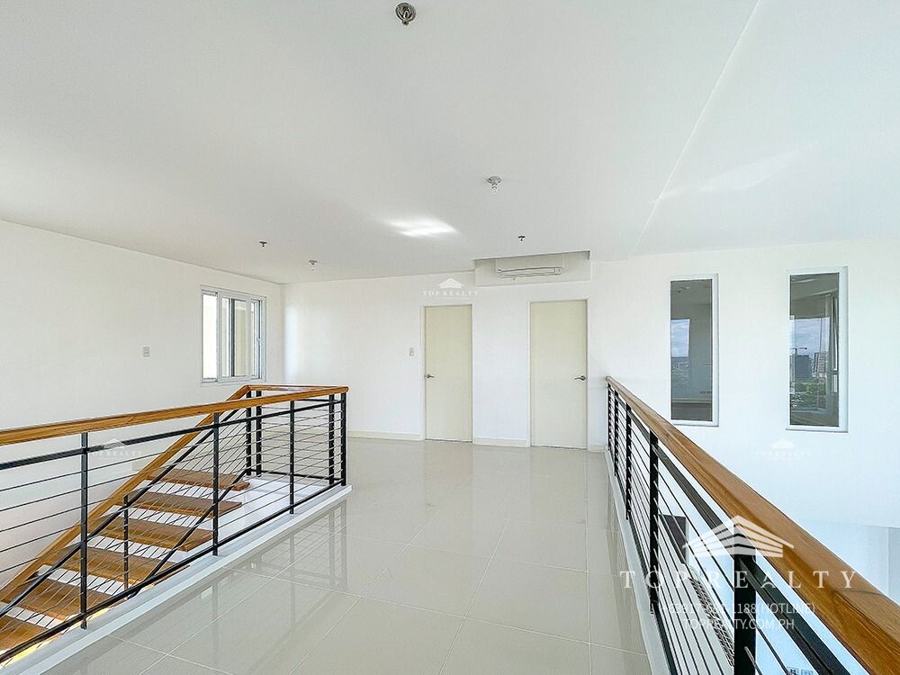 penthouse_corner_unit_condo_fo_1706864689_e3cf3092_progressive