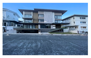 DS88-000108 – Mckinley Hill Village | Embrace Elegance with this Modern Four-Bedroom House for Sale near Venice Grand Canal in Mckinley, Taguig City