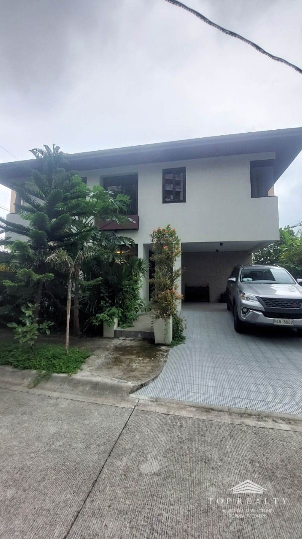 2_storey_house_and_corner_lot__1723597726_ae50861b_progressive