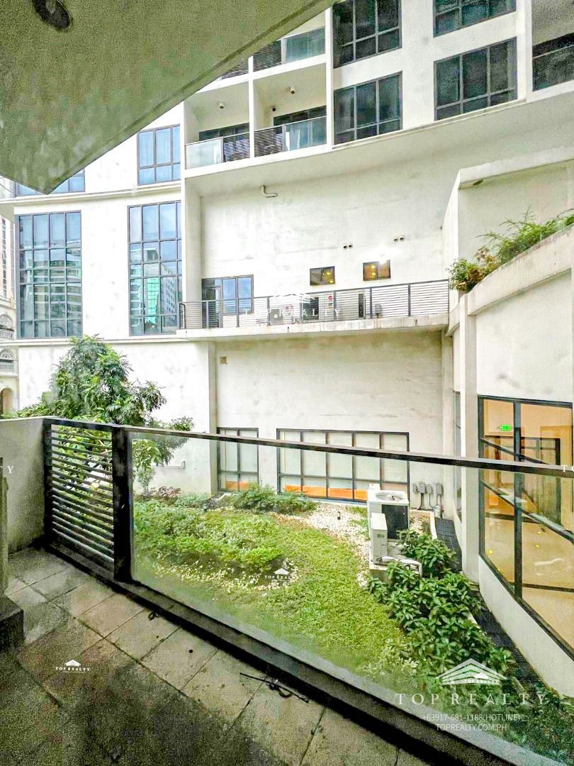 mckinley_taguig_city_condo_for_1728626877_96d45c25_progressive
