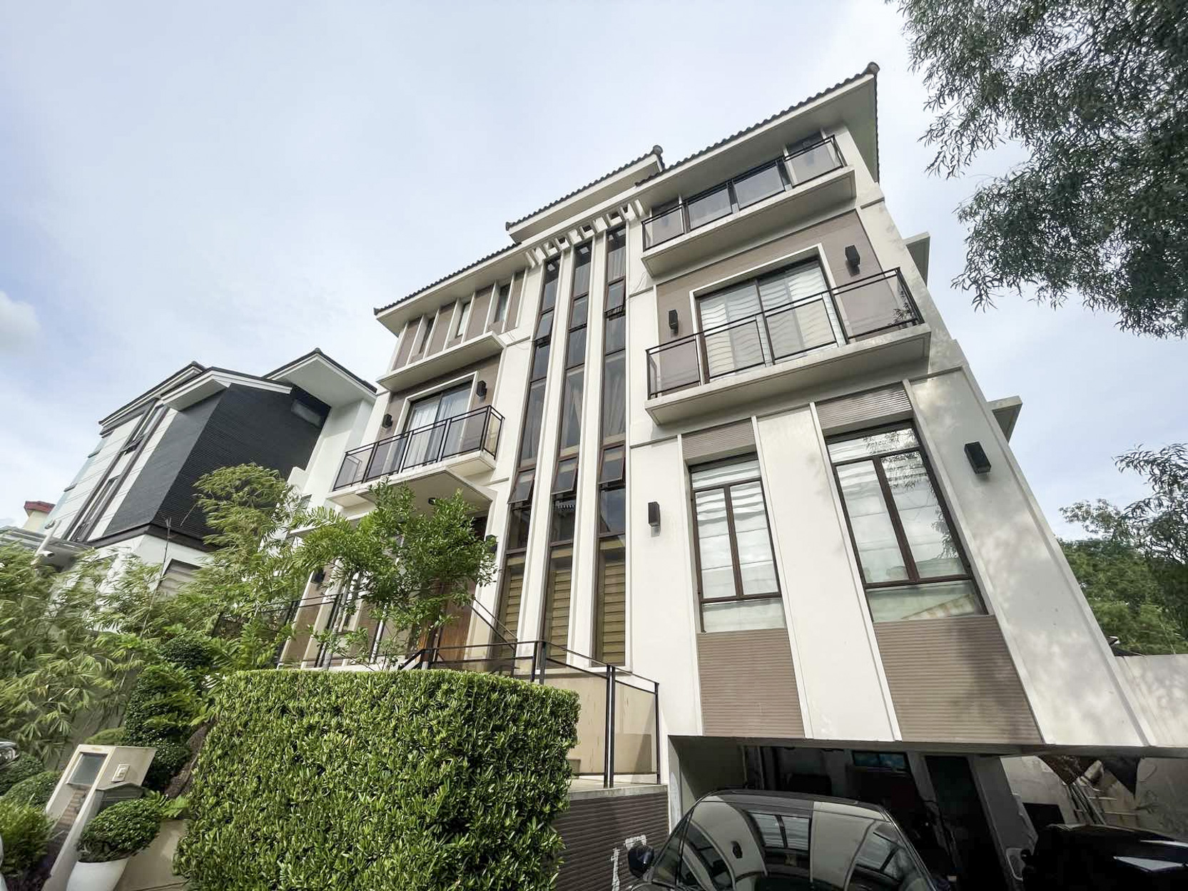 DR88-001197 | Elevate your lifestyle with a 5 Bedroom Semi-furnished House for Rent in Mckinley Hill Village, Taguig