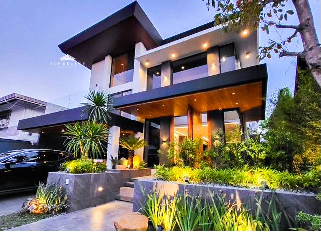 DS88-003936 – Alabang Hills Village | Turn the Key to Luxury in this 6-Bedroom 6BR House for Sale in Muntinlupa City
