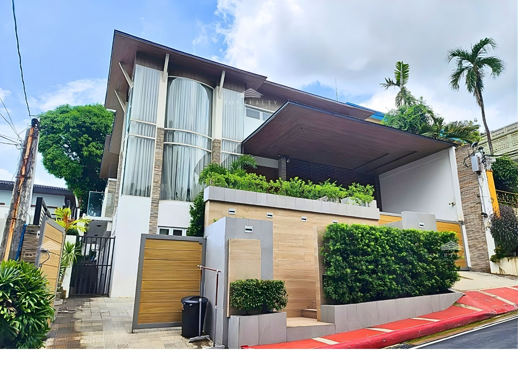 DS88-003563 – White Plains Subdivision | RARE! 3 ½ Storey House and Lot for Sale in Quezon City | High Ceiling Home in a Prestigious Community