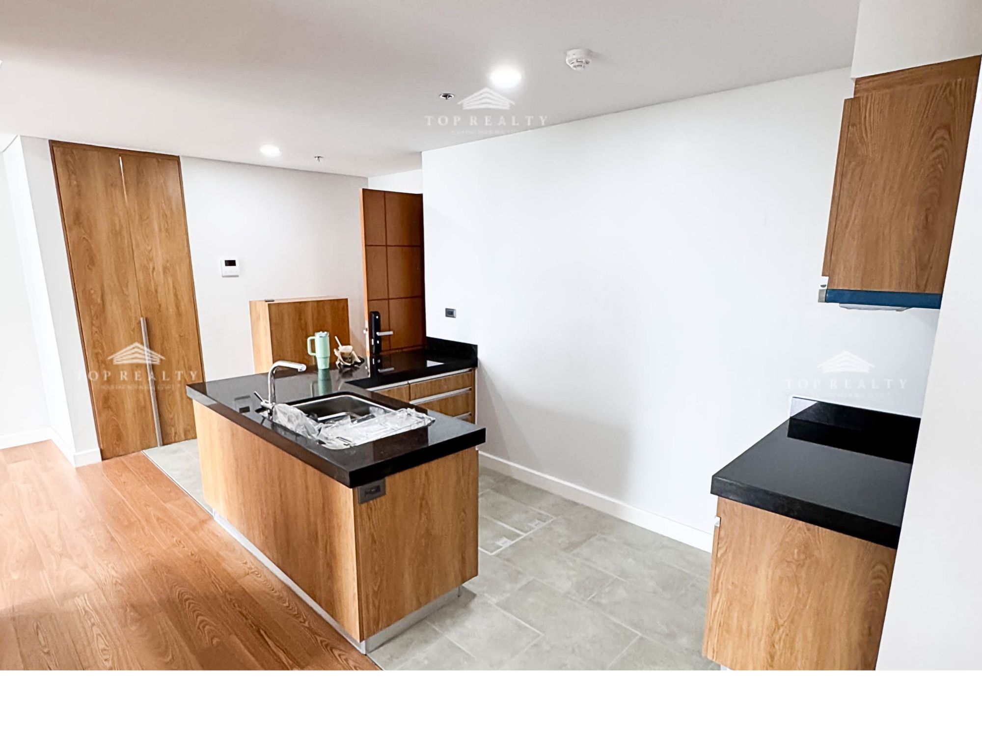 DS88-006283 – The Season Residences | For Sale: 2 Bedroom 2BR Condo for Sale in Taguig City | Luxury near BGC Lifestyle Hub