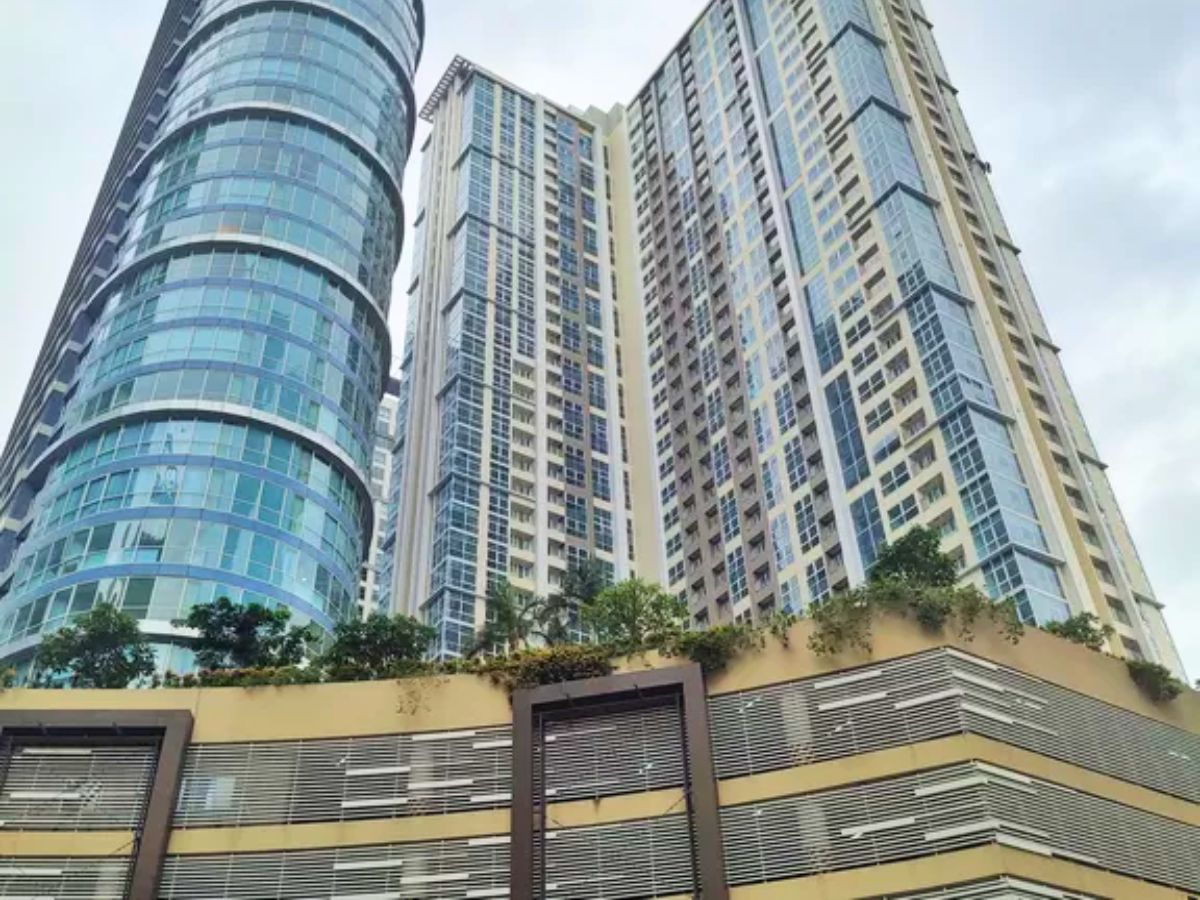 DS88-006337-The-Park-West-_-Luxury-Fully-Furnished-2-Bedrooms-2BR-Condo-Unit-for-Sale-in-Fort-Bonifacio-Taguig-City-_-High-Rise-Condominium-Property.webp