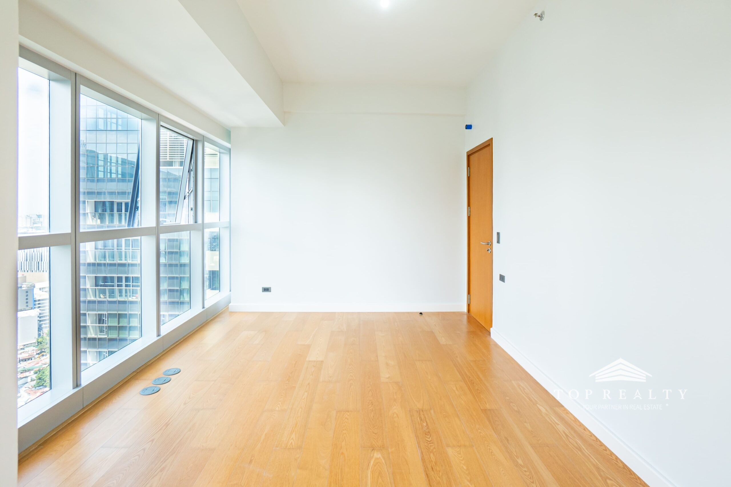 Rare Corner Condo for Sale in The Seasons Residences at BGC, Taguig City 8