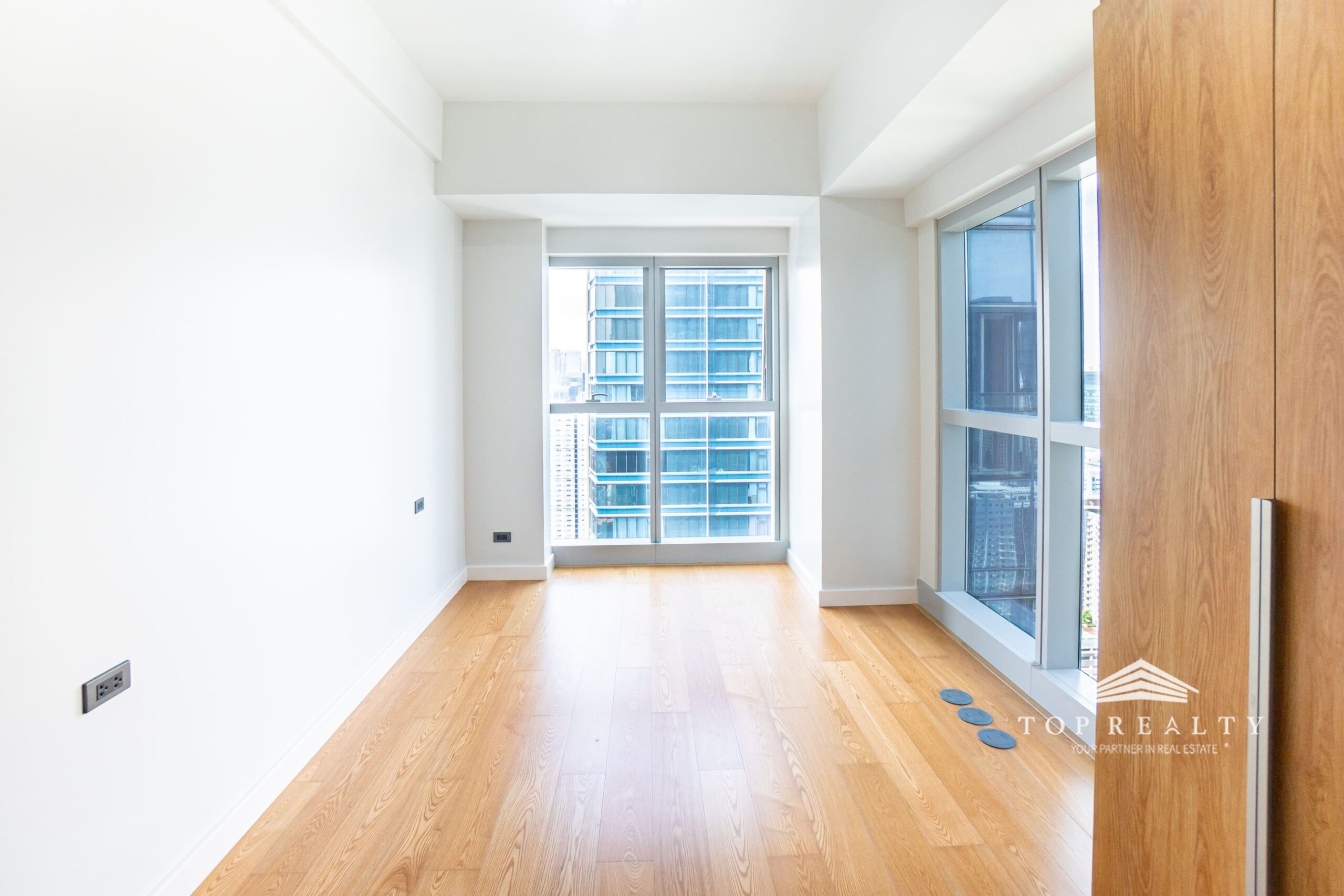 Rare Corner Condo for Sale in The Seasons Residences at BGC, Taguig City 9